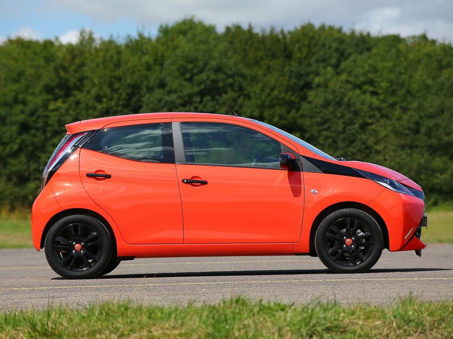  Toyota Aygo x-cite 5-Door 2014 года  (UK) (фото 5 из 18)